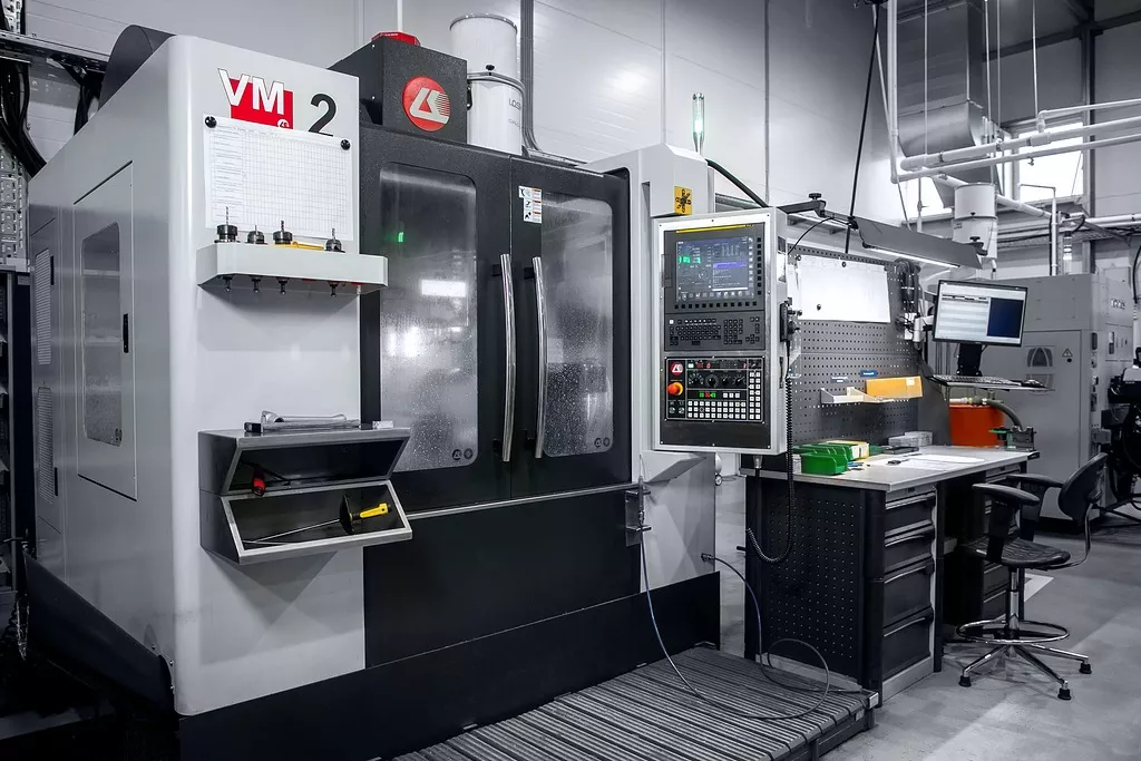 Вертикально-фрезерный станок с ЧПУ LK MACHINERY VM-2
